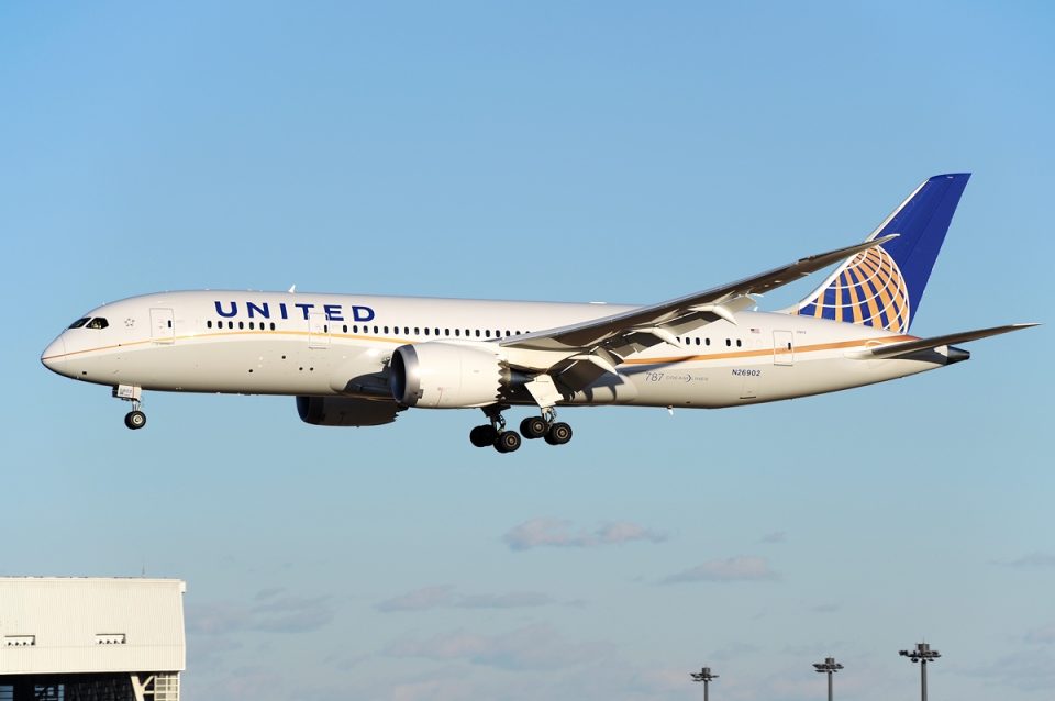 Passenger attempts to enter cockpit, open exit doors on United Airlines flight