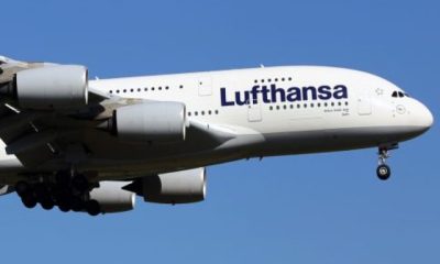 Lufthansa_Airbus_A380-841_D-AIMM__Delhi__(29686011344)