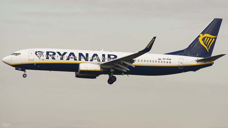 Ryanair Passenger Avoids Baggage Fine with Five-Layer Clothing Trick