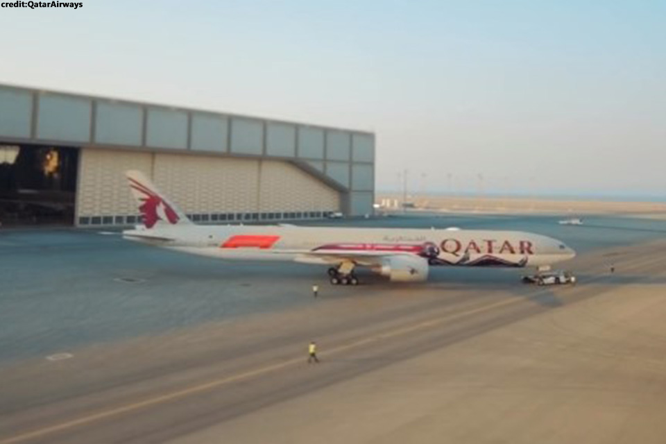 Qatar Airways Unveils Striking Formula 1 Themed Livery on B777 Aircraft