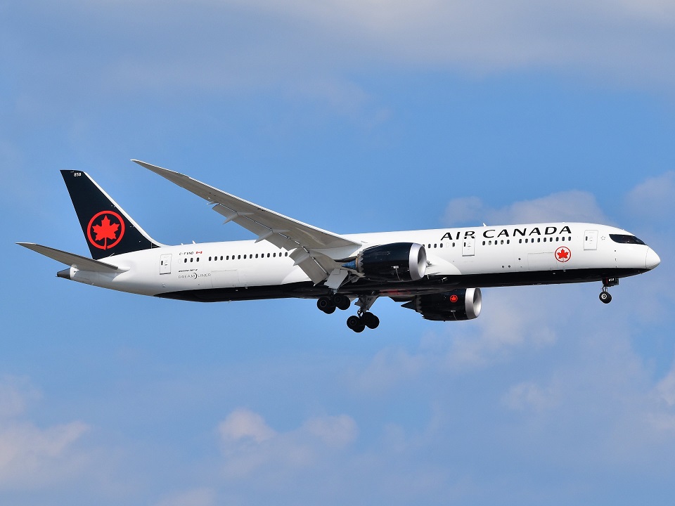  Air Canada flight attendant loses cool over Blanket Request