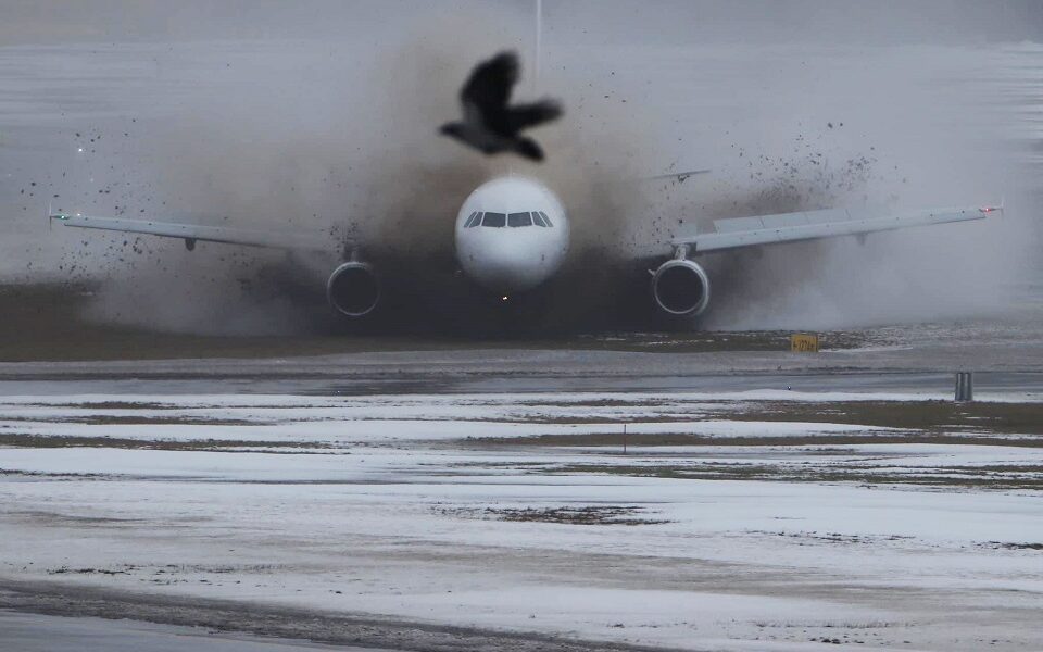 Avion Express A320's Safe Return Amidst Muddy Runway Challenge