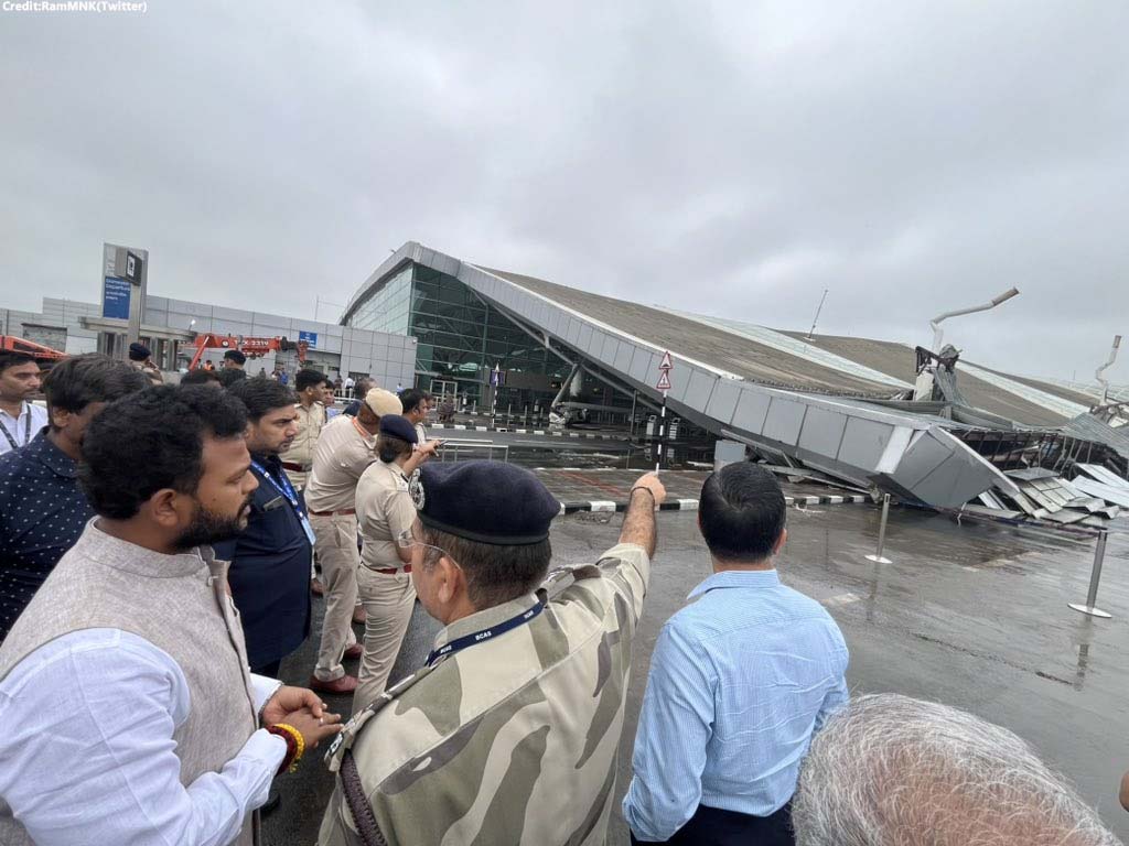 Delhi Airport Roof Collapse: SpiceJet, IndiGo Suspend Flights