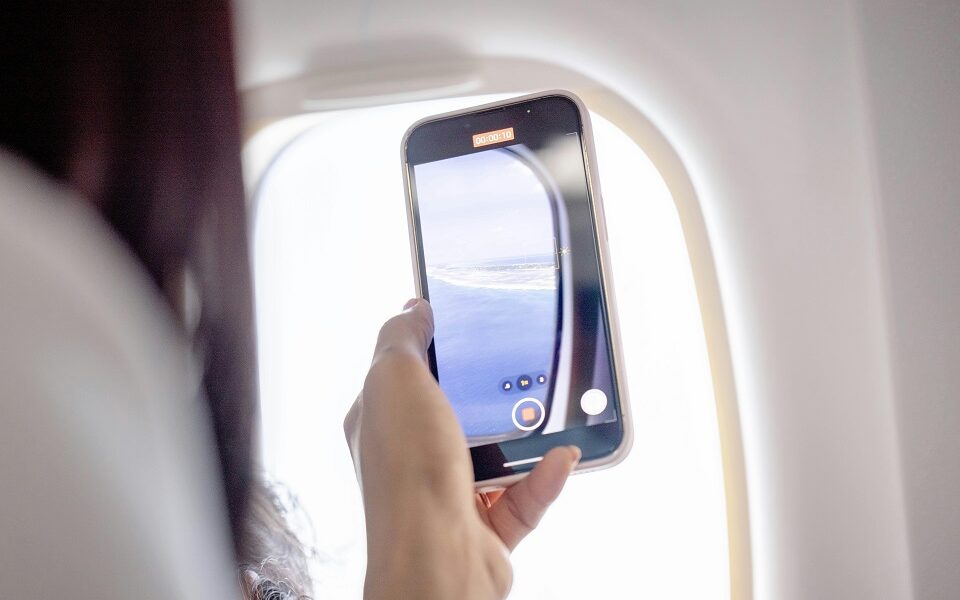 China Warns Fliers Not to Open Window Shades on Planes to Take Photos