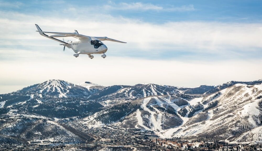 World’s First Electric Passenger Flight Covers 130 km at Just ₹700 Cost